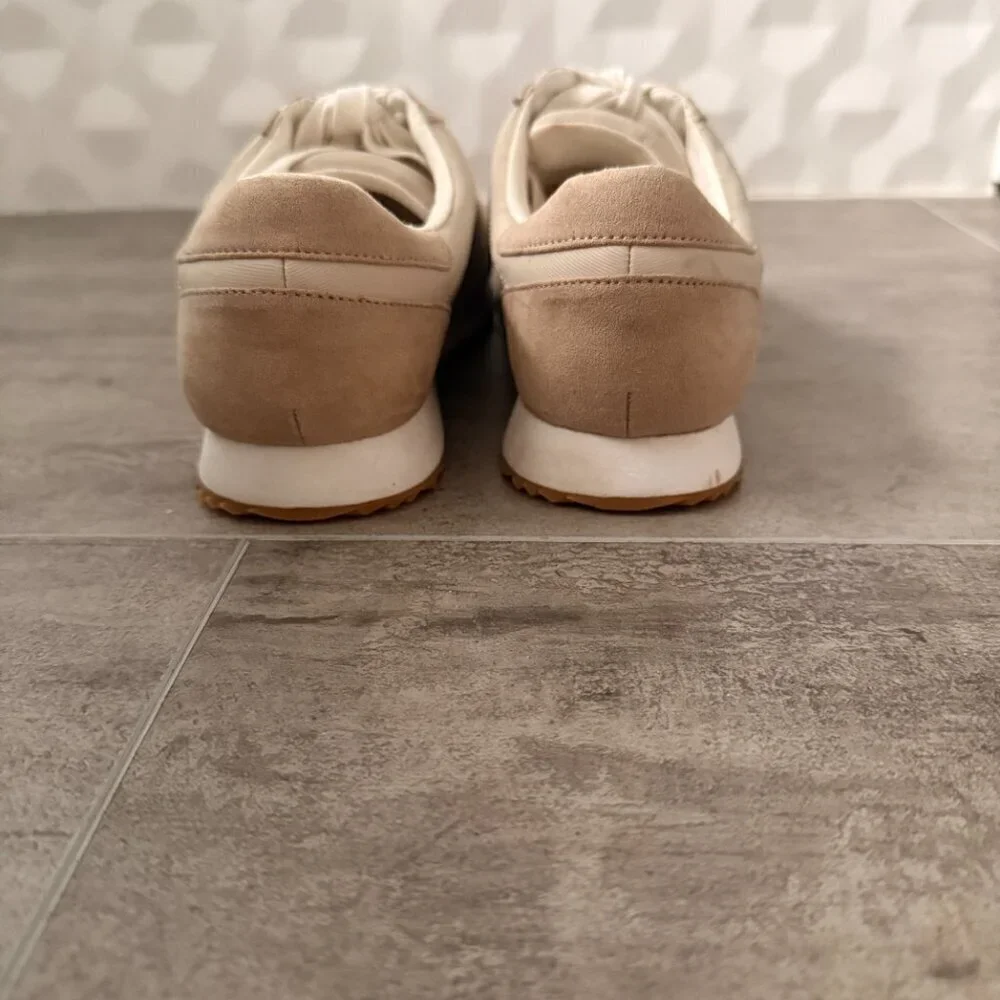 Loft Women's‎ Beige old school look sneakers Size 7.5